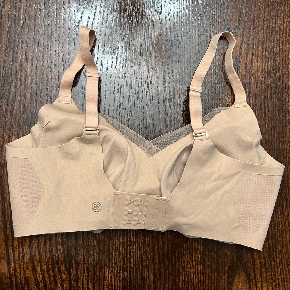 HONEYLOVE Crossover Mesh Detail Wireless Support Bra Size M Sand Adjustable - Picture 2 of 5